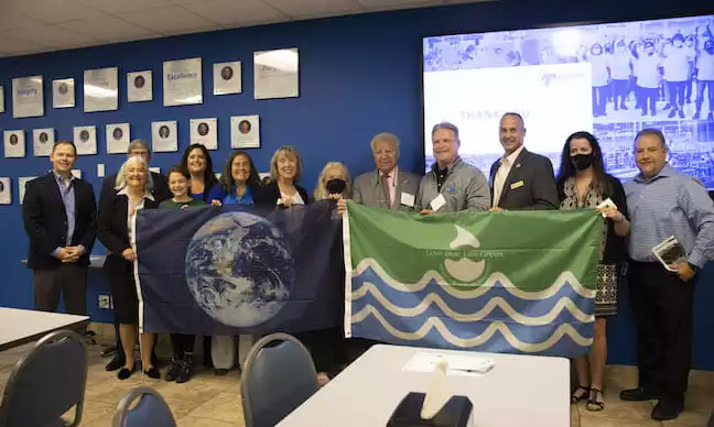Antunes erhält die SCARCE-Flagge für Erde und Wasser